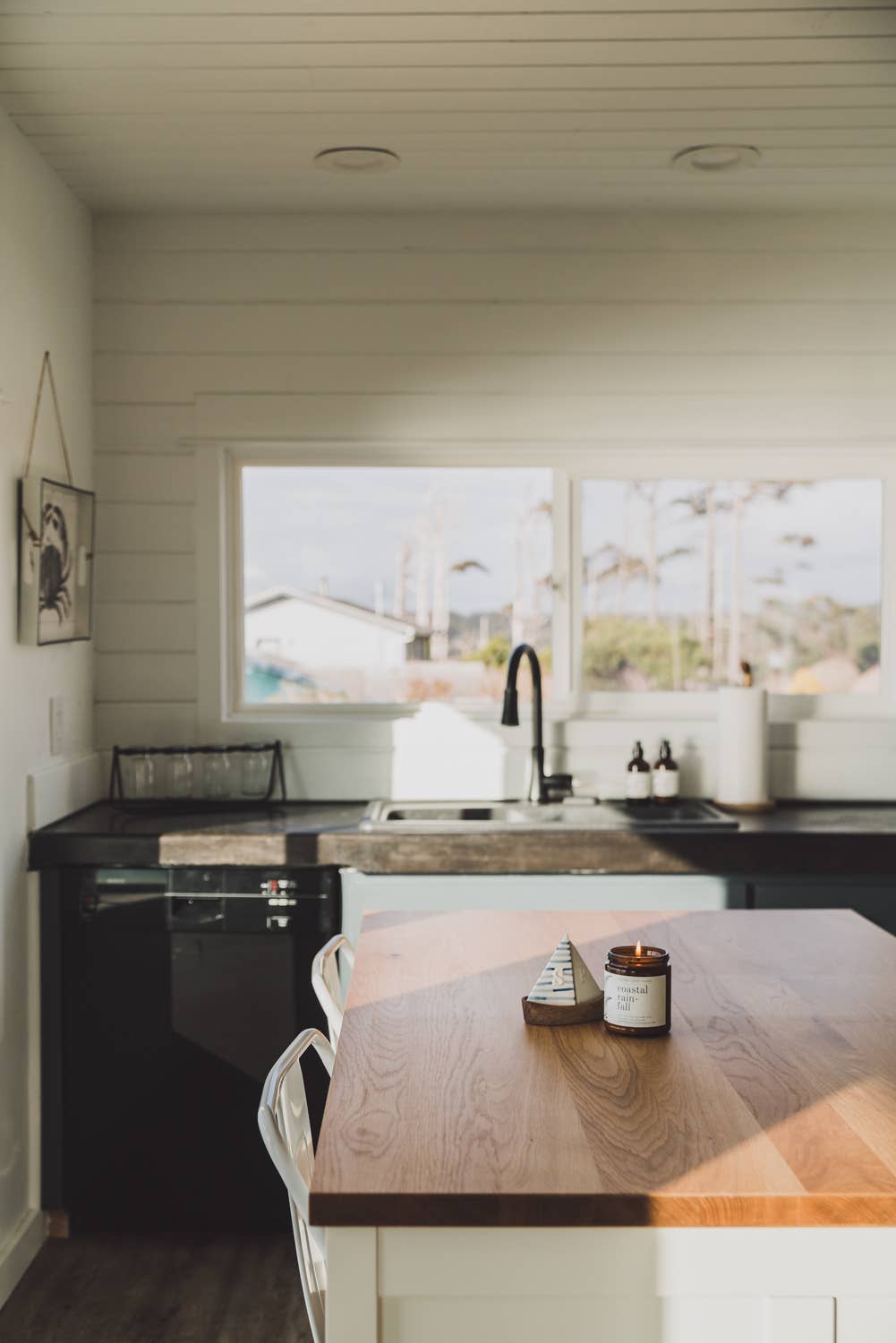 Coastal Rainfall Natural Soy Candle 9 oz | Broken Top