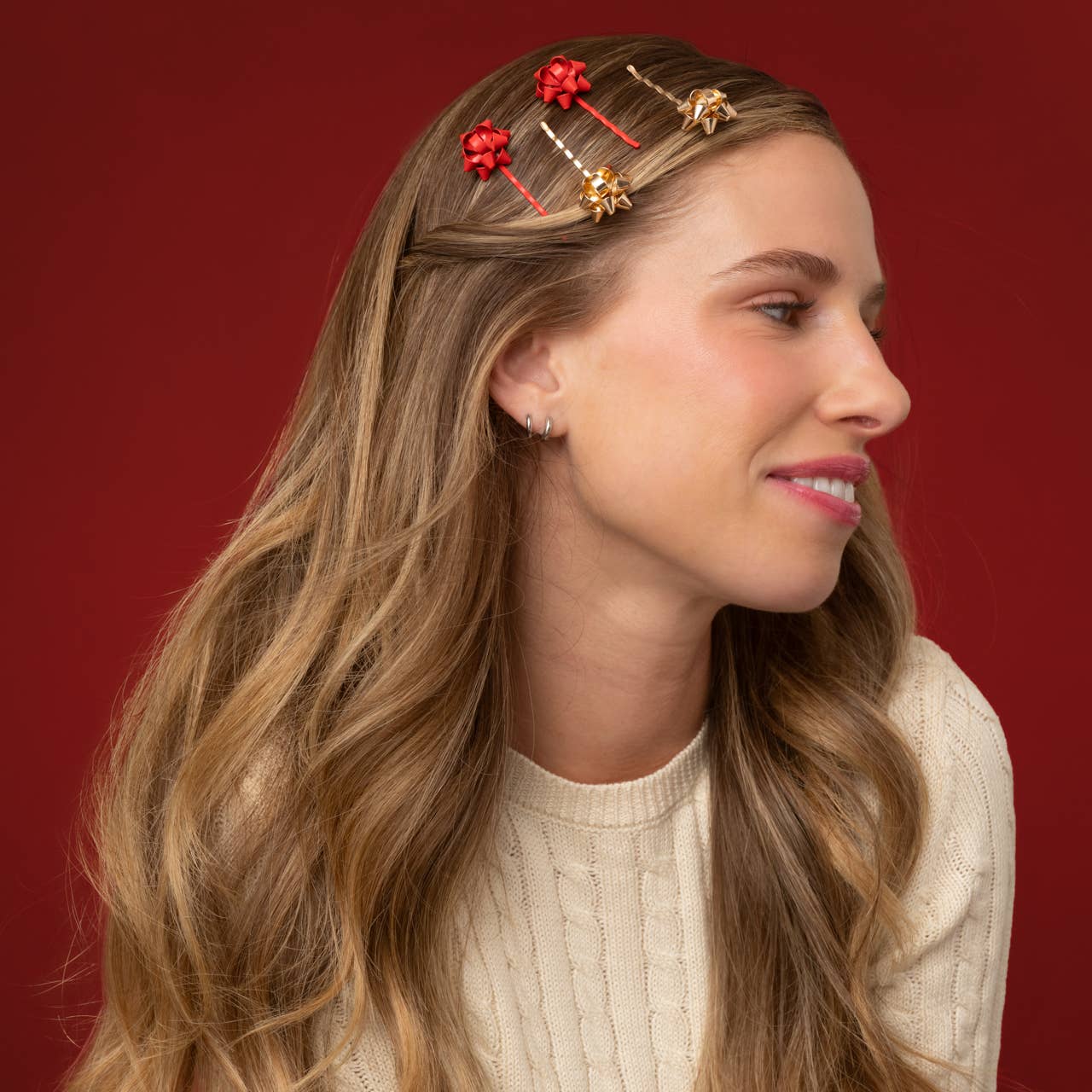Metal Gift Bow Bobby Pins 4pc Set - Red & Gold | KITSCH